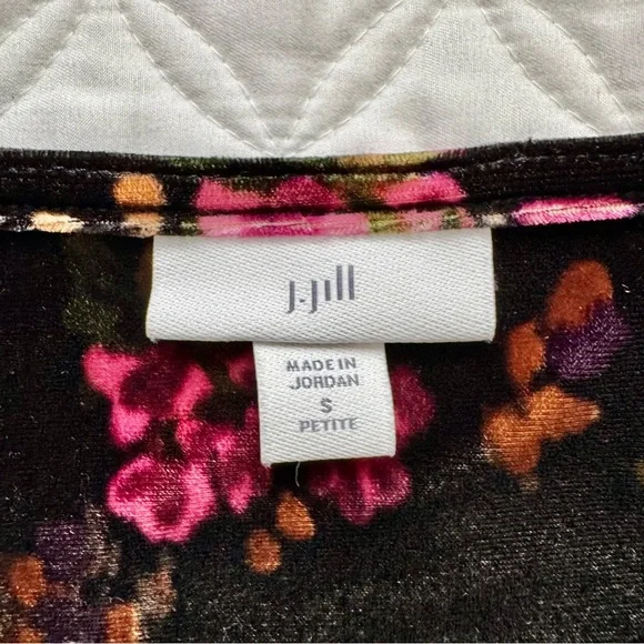 J.Jill Black Velour Long Sleeve Pullover Top Red Pink Floral Size SP - Picture 2 of 13